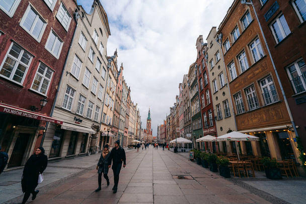Gdansk, Lengyelország 5.4.2023 The Long Street. Kiváló minőségű fénykép - Fotó, kép