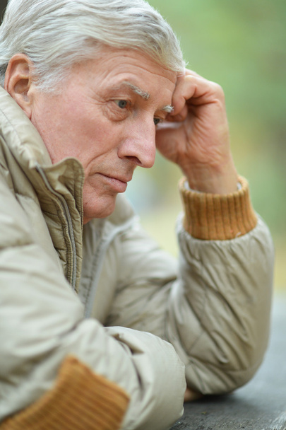Thoughtful elderly man in autumn - Фото, изображение