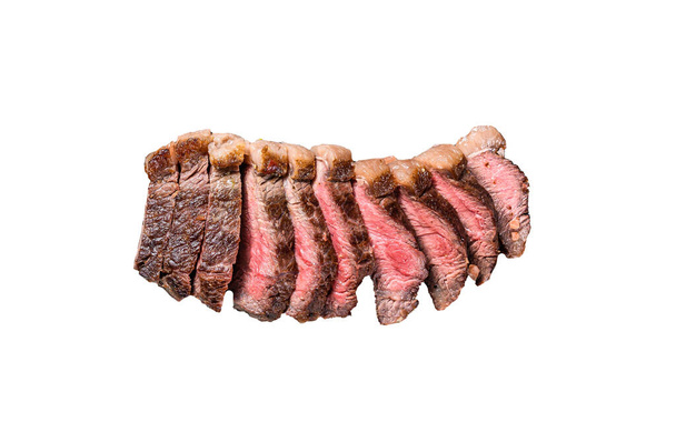 Grilovaný steak z rampy na sekáčku na maso. Izolováno na bílém pozadí - Fotografie, Obrázek
