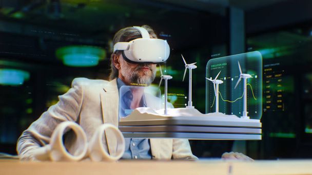 Férfi mérnök használ VR headset, órák és ellenőrzi a mérnöki projekt szélturbinák a virtuális valóság. Beszélgetés videohívással vr alkalmazással. 3D hologram. Jövőbeli innovatív digitális MI-technológiák. - Fotó, kép