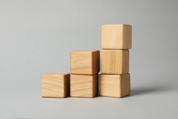 Houten blokjes, blanco houten blokjes voor verschillende concepten - Foto, afbeelding