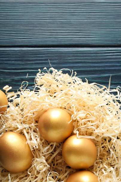 Goldene Eier, Rentenersparnisse, Geldanlagen, Ruhestand, Raum für Text - Foto, Bild