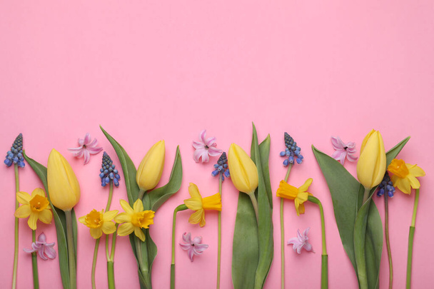 Beautiful different flowers on pink background, flat lay. Space for text - Foto, afbeelding