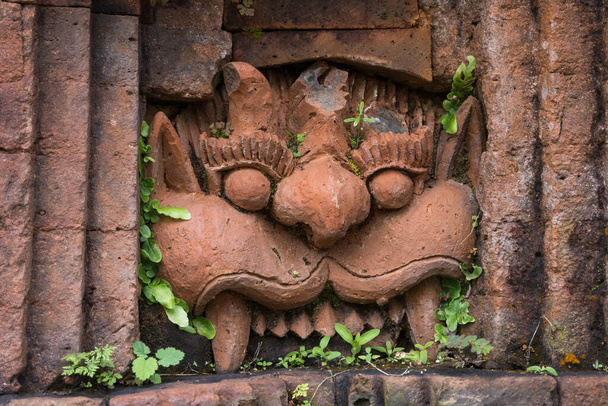 Resten van Hindoe toren-tempels in My Son Sanctuary, een UNESCO World Heritage site in Vietnam. - Foto, afbeelding