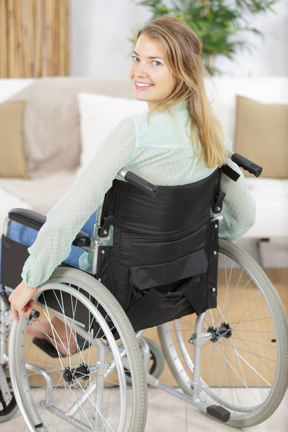 woman in a wheelchair ready to go outdoors - Foto, imagen