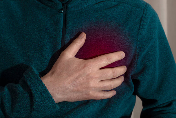 Mensen pijn op de borst van een hartaanval. gezondheidszorg - Foto, afbeelding