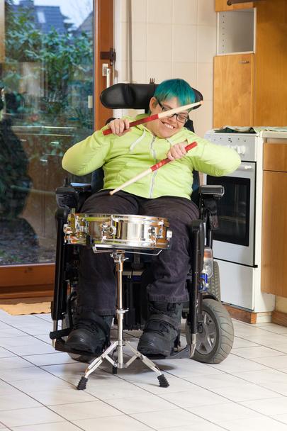 Donna con paralisi cerebrale infantile
 - Foto, immagini