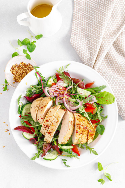 Chicken breast grilled and fresh vegetable salad - Photo, Image