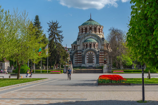 Pleven, Bulgaria, April 25, 2022: Chapel-mausoleum St. George the Victorious at Pleven, Bulgaria. - Фото, изображение