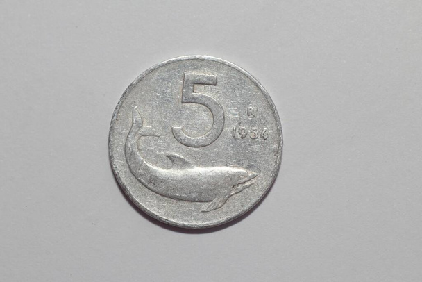 Moneta o nominale 5 lirów, moneta włoska vintage. - Zdjęcie, obraz