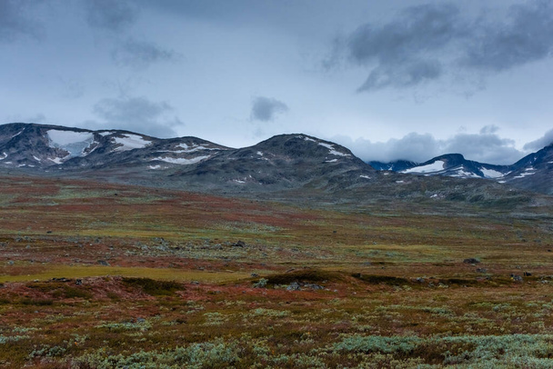 Landscape of the mountains and tundra of the Jotunheimen Plateau, central Norway - Φωτογραφία, εικόνα