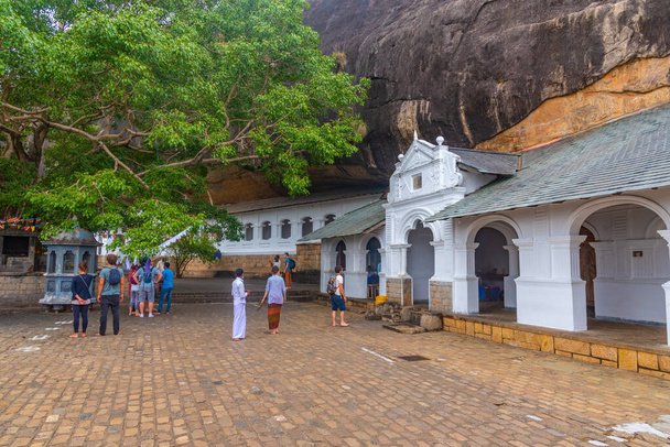 Dambulla, Sri Lanka, February 10, 2022: Dambulla Cave Temple Complex in Sri Lanka. - Foto, imagen