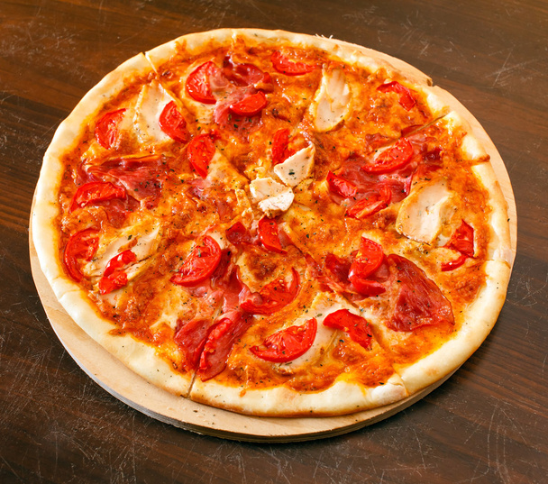 Піца з м'ясом та овочами
 - Фото, зображення