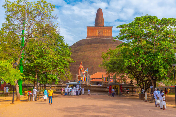 Anuradhapura, Sri Lanka, February 9, 2022: abhayagiri dagoba at Anuradhapura at Sri Lanka. - Foto, Bild