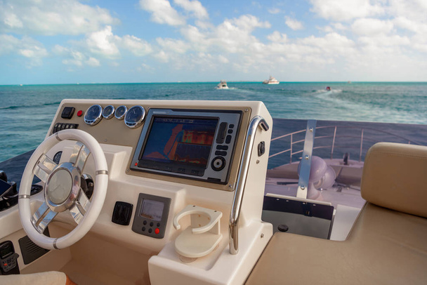 Cruscotto di uno yacht nei Caraibi - Foto, immagini