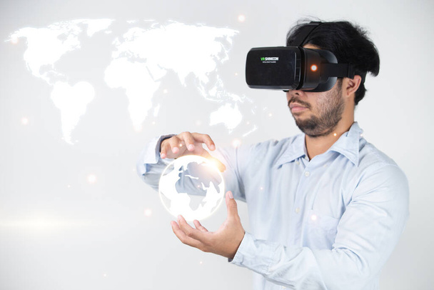 Engineer in industrial technology inspecting prototypes designed with virtual reality tool and artificial intelligence holographic prototypes. for swiftness and precision - Foto, imagen