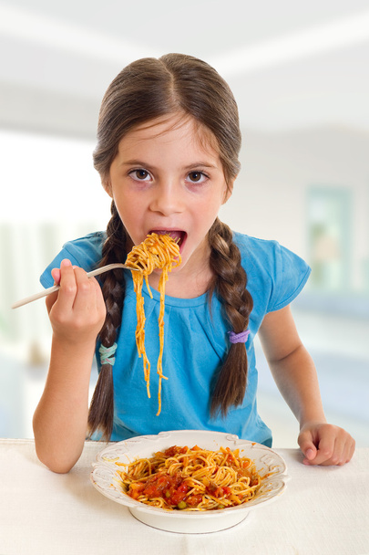 Little girl eating spaghetti - 写真・画像