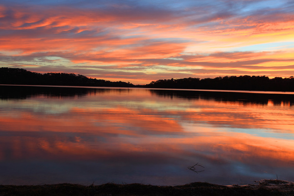 Reflexiones al amanecer en Narrabeen, Australia
 - Foto, Imagen
