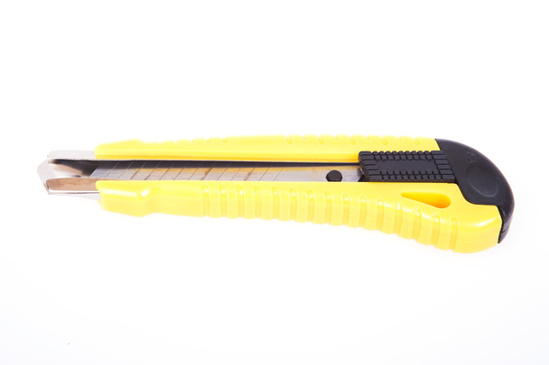 A faca de papelaria amarela isolada no fundo branco - Foto, Imagem