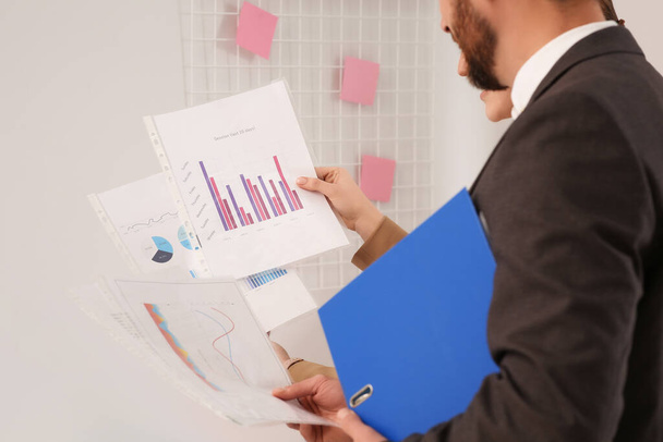 Businesspeople working with charts in office, closeup - Φωτογραφία, εικόνα