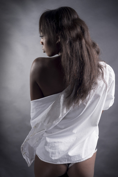 Vista trasera de sexy mujer negra
 - Foto, imagen