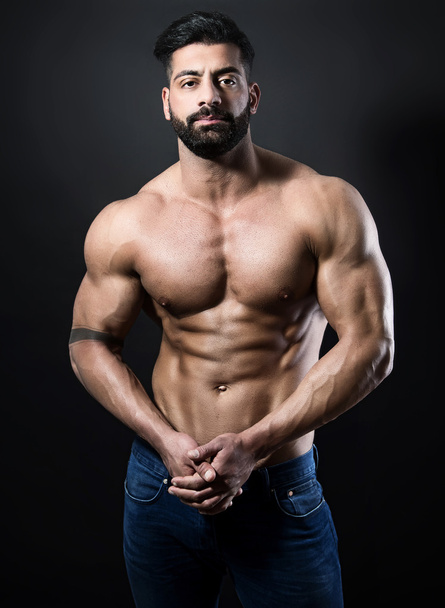 Handsome muscular young bodybuilder showing his muscle - Fotó, kép