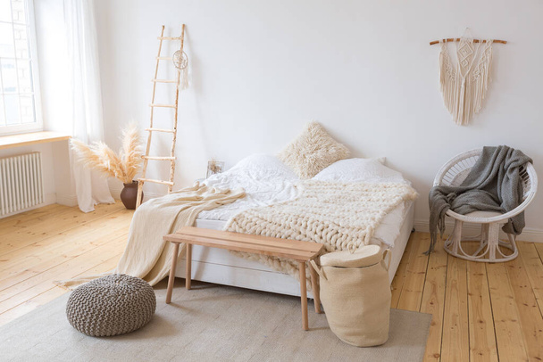 cute cozy light interior design of the apartment with a free layout of the kitchen and bedroom areas. a lot of windows, a wooden floor and a hanging swing. - 写真・画像