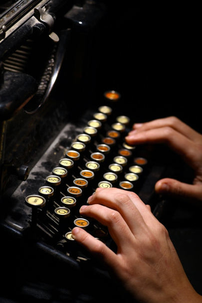 Винтажная пишущая машинка
 - Фото, изображение
