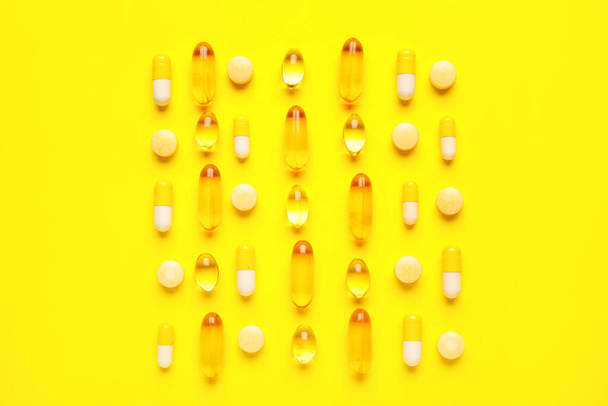 Different pills on yellow background - Foto, immagini