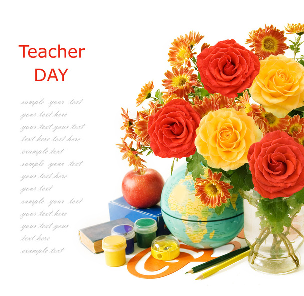 Dzień nauczyciela (kiść kwiaty, książki i mapa na białym tle na białym tle z przykładowy tekst) - Zdjęcie, obraz