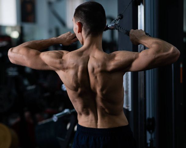 Man Thrust of the upper block to the chest in the gym - 写真・画像