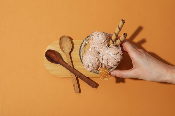 Sommerdessert - Eis, Eis mit Kokosnuss - Foto, Bild
