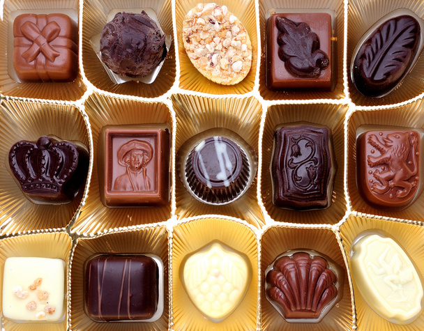 Erilaisia suklaamakeisia
 - Valokuva, kuva