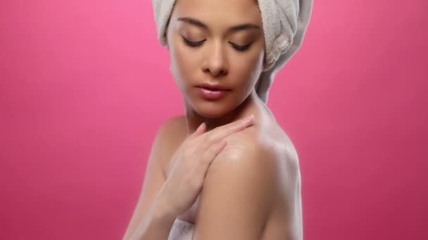 Young beautiful woman touching her skin,applying lotion, - Video