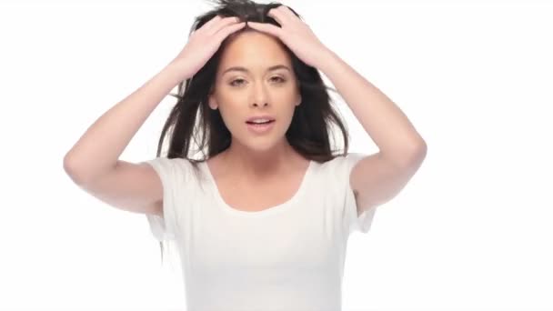 Krásná ženská výraz na bílém - Záběry, video