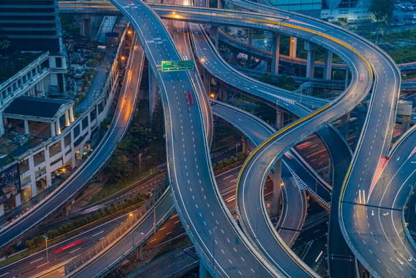 マレーシア・クアラルンプール-2023年3月26日ダッシュ・ハイウェイ(ダマンサラ・シャー・アラム高架道路)線状高速道路構造東南アジアで最も複雑なインターチェンジ - 写真・画像