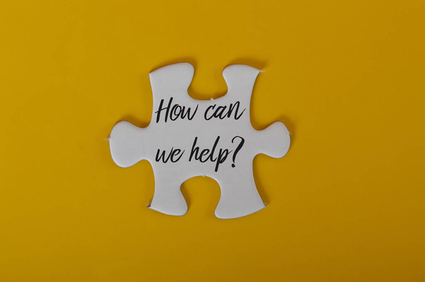 Fehér puzzle írt, hogy hogyan tudunk segíteni? - Fotó, kép