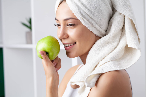 Healthy white teeth, portrait of sporty smiling woman with green apple. - Фото, изображение