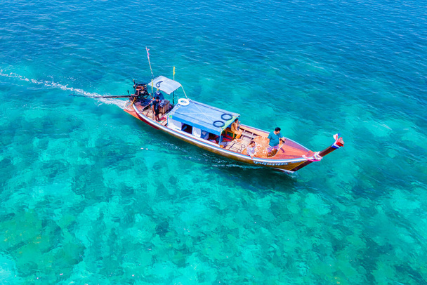 drone view at the beach of Koh Kradan island in Thailand, aerial view over Koh Kradan Island Trang with longtail boats in the turqouse colored ocean - Photo, Image