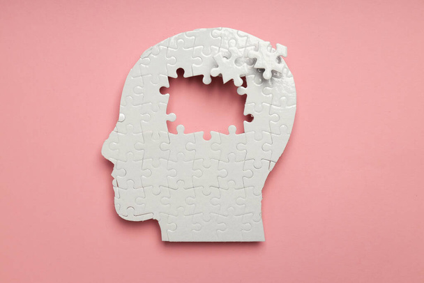 Demenz und Parkinson, ADHS, Zusammensetzung zum Thema Kopfschmerzen - Foto, Bild