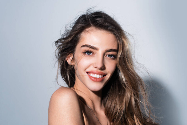 Close up portrait of feautiful girl with natural makeup. Woman beauty face, portrait of beautiful female model. Skincare and healthy skin, spa facial treatment concept - Foto, immagini