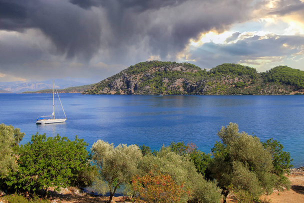 Gemiler Island (eiland St. Nicholas in Turkije) staat bekend om de Romeinse (later - Byzantijnse) nederzetting op het St. Nicholas eiland dat ooit een van de centra van het christendom was. - Foto, afbeelding