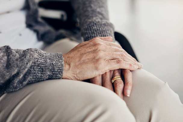 These hands have touched many lives. an elderly womans hands resting on her lap - Foto, Imagen