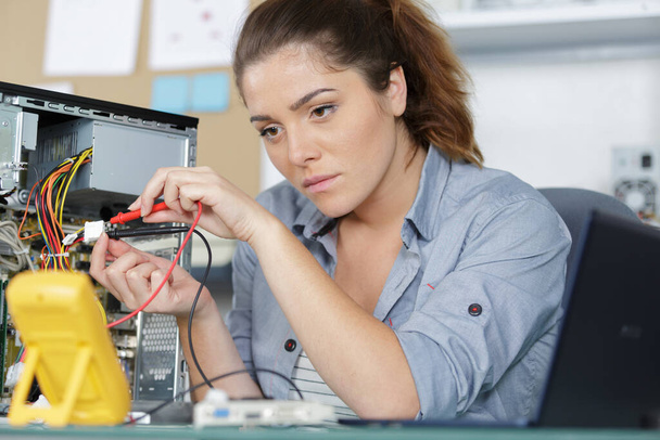 woman checking the pc current - Foto, Imagem