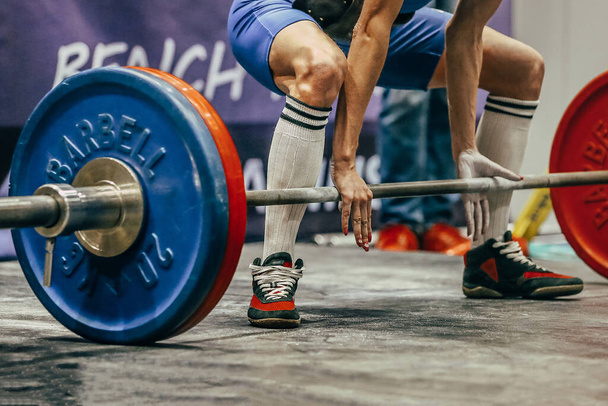naispuolinen urheilija powerlifter deadlift voimanosto kilpailu, teho urheilu pelit - Valokuva, kuva