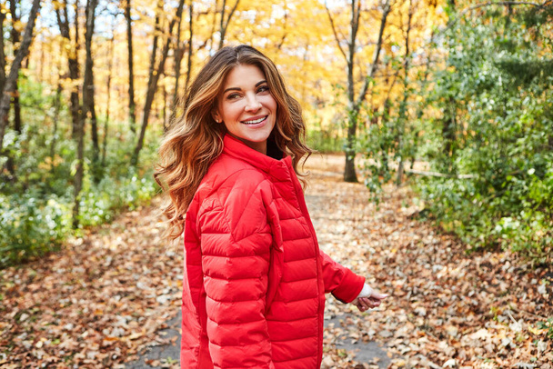 Who couldnt love autumn. an attractive young woman in the forest during autumn - Foto, immagini