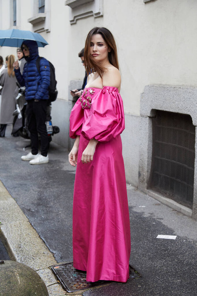 MILAN, ITALY - FEBRUARY 26, 2023: Woman with pink dress with rhinestones embroidery before Luisa Spagnoli fashion show, Milan Fashion Week street style - Fotoğraf, Görsel