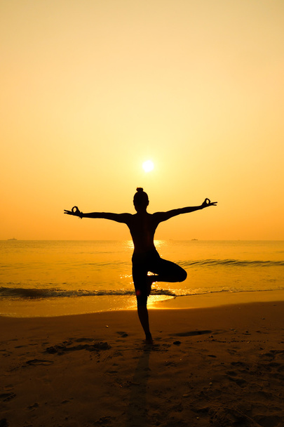Yoga yapan kadın   - Fotoğraf, Görsel