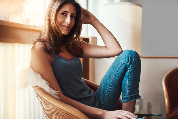 No plans on my schedule today. Portrait of an attractive young woman relaxing at home - Фото, изображение