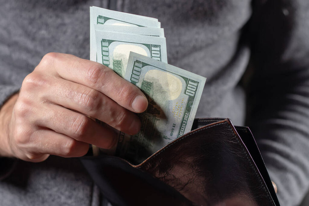 Close up male hand open the wallet.He has lot money us dollar in wallet. Financial business concept - Foto, Imagem